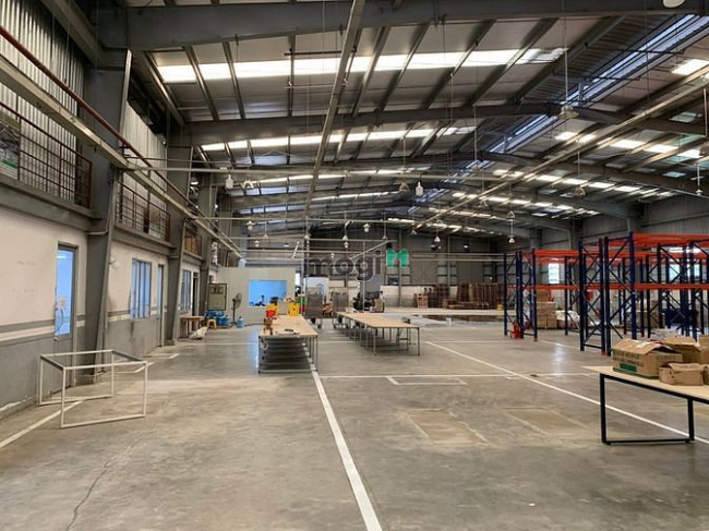 Cho thuê kho chứa hàng 3000m2 tại ngã tư Thủ Đức, đường Xa Lộ Hà Nội.
