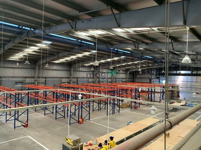 Cho thuê kho chứa hàng 3000m2 tại ngã tư Thủ Đức, đường Xa Lộ Hà Nội.