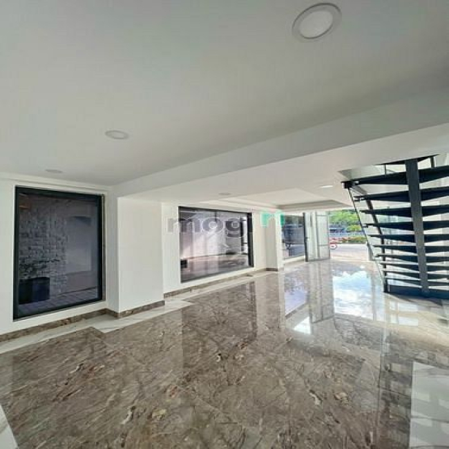 Mặt bằng mới toanh, 1 trệt 1 lửng ở mặt tiền Trường Sa