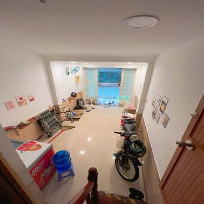 Cho thuê nhà ngay chợ. Kinh doanh buôn bán. Giá chỉ 12 triệu.