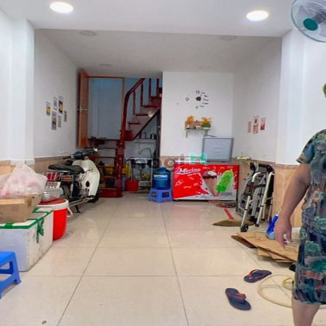 Cho thuê nhà ngay chợ. Kinh doanh buôn bán. Giá chỉ 12 triệu.