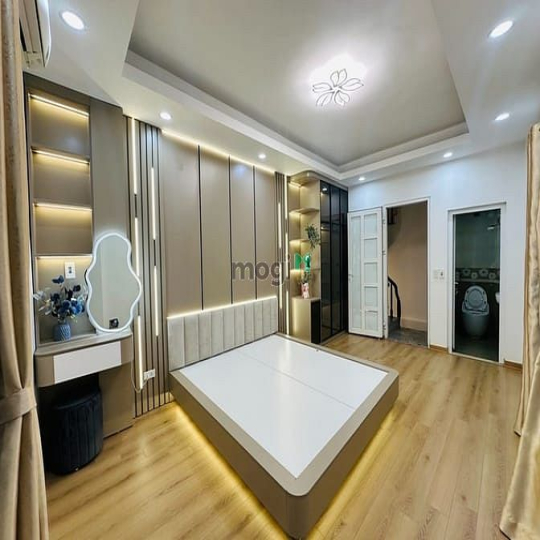 Cần bán Gấp - Nhà Đẹp Gốc Đề 32m² x 5 Tầng 5,86 tỷ