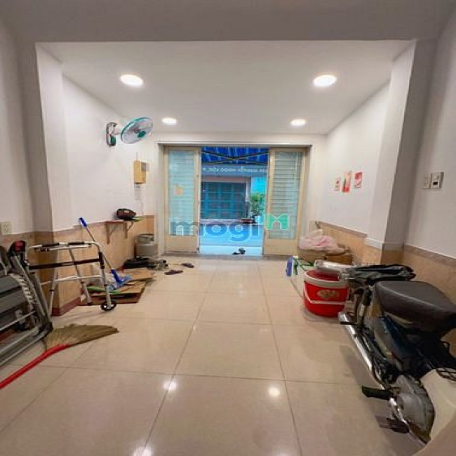 Cho thuê nhà ngay chợ. Kinh doanh buôn bán. Giá chỉ 12 triệu.