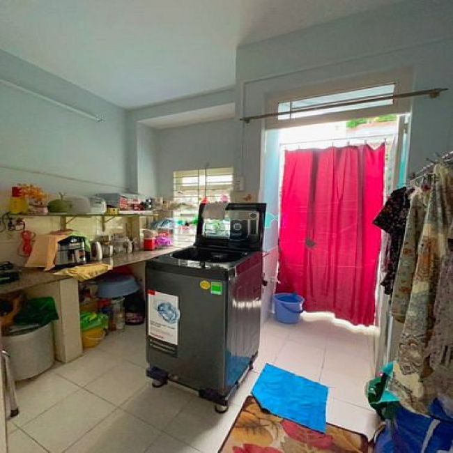 Cho thuê nhà ngay chợ. Kinh doanh buôn bán. Giá chỉ 12 triệu.