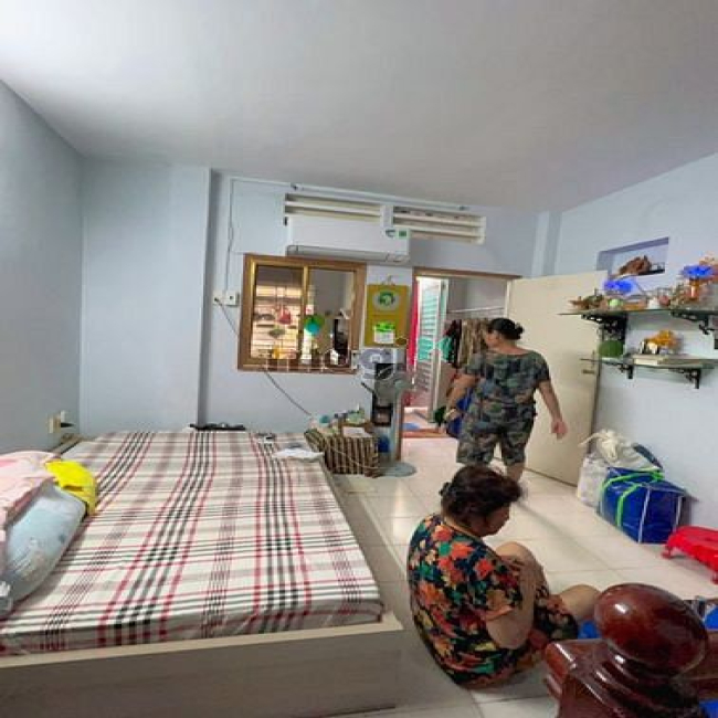 Cho thuê nhà ngay chợ. Kinh doanh buôn bán. Giá chỉ 12 triệu.