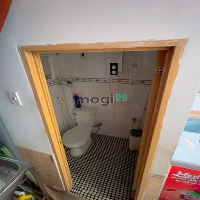 Cho thuê nhà ngay chợ. Kinh doanh buôn bán. Giá chỉ 12 triệu.