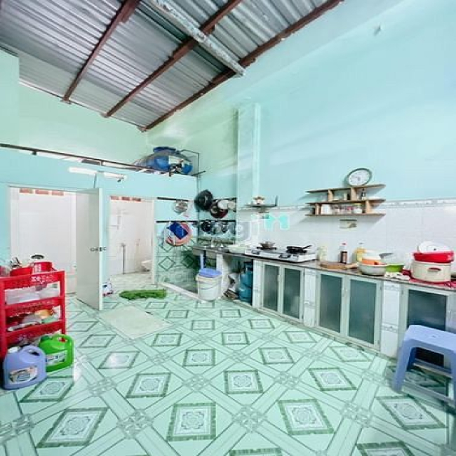 Bán nhà cũ 2 tầng. 73m2. Tiện mua về xây căn hộ dịch vụ hoặc phòng trọ