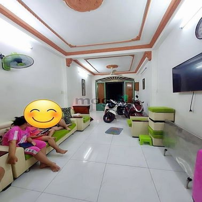 Nhà Hẻm Xe Tải Thông Gần Đường