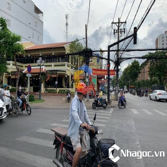 Bán nhà GÓC 2MT số 241 đường Đồng Đen, Phường 11, Quận Tân Bình, HCM