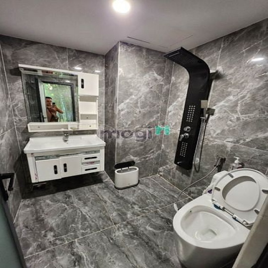 Cho Thuê Nhà Nguyên Căn Tại Quận 4 Oto Đậu Trước Nhà 4x16 Trệt 2 Lầu