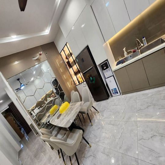 Cho Thuê Nhà Nguyên Căn Tại Quận 4 Oto Đậu Trước Nhà 4x16 Trệt 2 Lầu