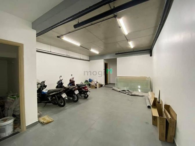 VP tầng trệt Sala. Giá 18tr/tháng. Hầm xe riêng. Miễn phí quản lý