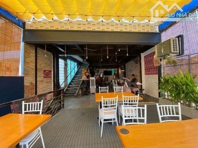 Cho thuê quán cafe MT Huỳnh Tịnh Của, Q3. Dt: 6x15m, Kc: Trệt 2 lầu.