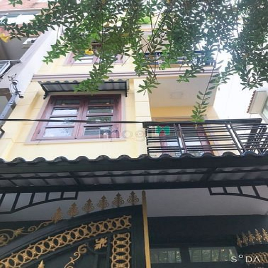 Bán gấp nhà CÁCH MẠNG THÁNG 8, QUẬN 3, 4 phòng ngủ, hẻm thông kinh doa