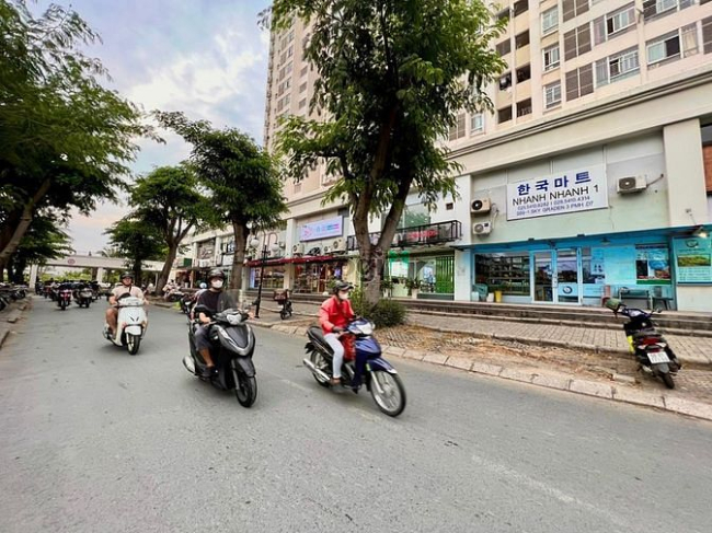bán gấp giá rẻ shop sky garden 3, 115m2, trệt, lửng, phú mỹ hưng, Q.7