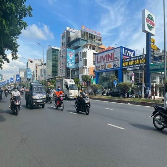 Bán nhà mặt tiền Cộng Hòa, P. 13, Tân Bình. DT: 5x23m. Giá: 30 tỷ