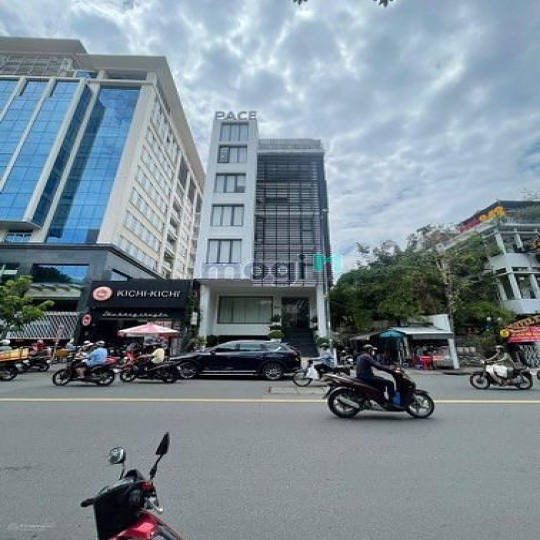 Bố tôi chia tài sản cần bán building siêu vị trí MT Lê Văn Sỹ 9.5x22m
