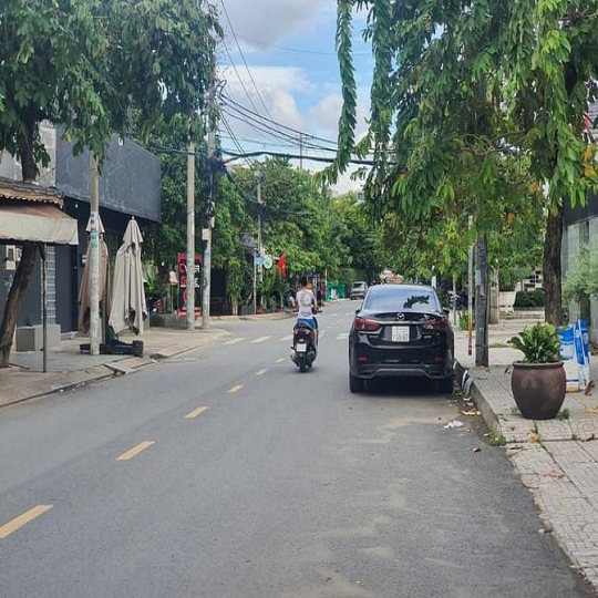Bán đất tặng nhà mặt tiền đường 14m – tân phú. dt 4x20m, đúc