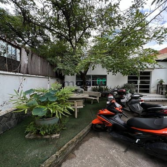 Bán BT 2 MT  tặng nhà cổ, hồ bơi P. Thảo Điền Quận 2.600m2. 100 tỷ