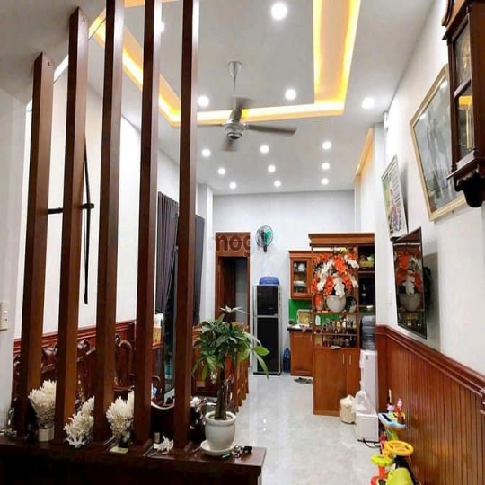 - Diện tích : 4m x 20m vuông - Kết cấu : 1 trệt 3 lầu - Nhà đẹp, nội t