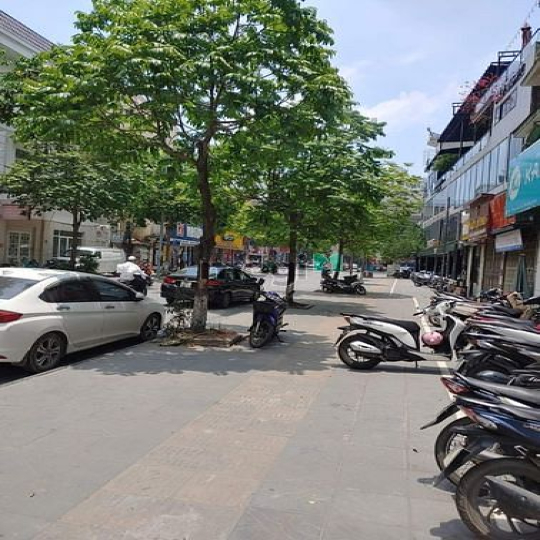 Mặt phố Trương Công Giai, vỉa hè 8m, MT 5.5m Kinh doanh cực đỉnh.
