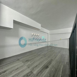 Studio duplex lại còn có ban công cực thoáng ngay sát Làng Đại học