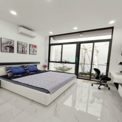 Bán nhà MT: 184/1B Lý Chính Thắng, phường 9, Quận 3