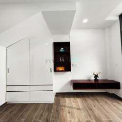 Bán nhà MT: 184/1B Lý Chính Thắng, phường 9, Quận 3