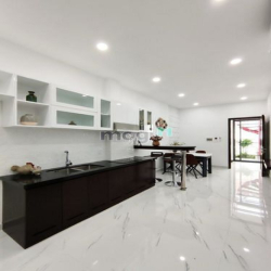 Bán nhà MT: 184/1B Lý Chính Thắng, phường 9, Quận 3