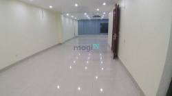 Cho thuê nhà Hoàng Quốc Việt, 140m2, 7 tầng làm văn phòng