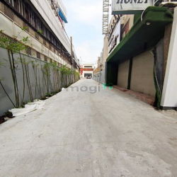 Bán nhà MT: 184/1B Lý Chính Thắng, phường 9, Quận 3