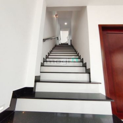 Bán nhà MT: 184/1B Lý Chính Thắng, phường 9, Quận 3