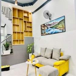 Chỉ 4 tỷ65 - 40M2 - 2PN - Nhà Mới Đẹp, Hẻm Xe Máy, Gần MT XVNT P.26 BT
