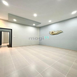 Chỉ 4 tỷ65 - 40M2 - 2PN - Nhà Mới Đẹp, Hẻm Xe Máy, Gần MT XVNT P.26 BT