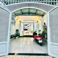 Nhà Nguyên Hồng P.1 Gò Vấp Hẻm ÔTÔ Nội Thất Đẹp DT 55m2 Giá 7.8 Tỷ.