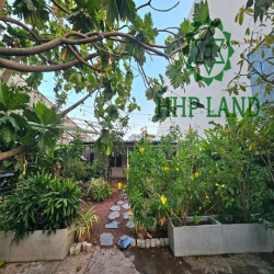 Cho thuê nhà sân vườn hơn 300m2 hẻm Hưng Đạo Vương gần cv Biên Hùng