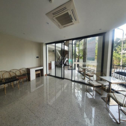 Mặt bằng tầng trệt 100m2, giá 100 nghìn/m2 hợp mở quán cafe, showroom