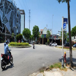 cho thuê GÓC 2 MT ĐƯỜNG 30/4 giao Lê Thanh Nghị ngang 10m , 295m2