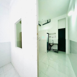 Khai Trương Phòng Mới Xây Sẵn Máy Lạnh Ban Công Riêng Siêu Thoáng