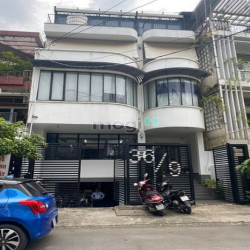 Cho thuê nhà HẺM VIP Nguyễn Gia Trí DTSD 800M2 KD TỰ DO