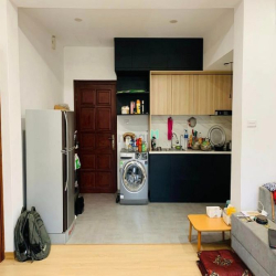 Giá Cực Tốt! Bán căn Tập thể phố Quỳnh Mai, 55m2 - Long Lanh - Ở Ngay!