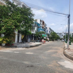 Bán Nhà 1 Trệt 3 Lầu Mặt Tiền Đường 447B Ngay ĐH GTVT Tăng Nhơn Phú A