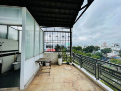 Cho thuê penthouses 2 tầng view kênh, và thành phố giáp quận 3