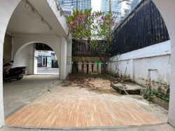 Cho thuê Villa 200m2 , 1 lầu, sân vườn mở nhà hàng , cafe gần chung cư