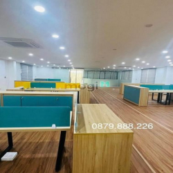 Cho thuê văn phòng 250m2 hoàn thiện Việt Hưng vỉa hè ô tô tránh