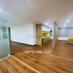 Cho thuê văn phòng 250m2 hoàn thiện Việt Hưng vỉa hè ô tô tránh