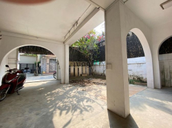 Cho thuê Villa 200m2 , 1 lầu, sân vườn mở nhà hàng , cafe gần chung cư