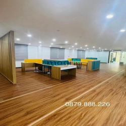 Cho thuê văn phòng 250m2 hoàn thiện Việt Hưng vỉa hè ô tô tránh