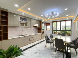Chủ bán gấp căn nhà Đường Dương bá trạc, quận 8 DT 6m2 Giá 2 tỷ600 SHR