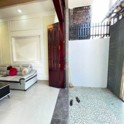 Nhà MT đường Thạnh Xuân 21, DT:4x20m, 2 Lầu, 4PN, hướng đông nam, Q12